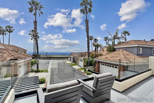 12 Mardi Gras Rd, Coronado CA: https://media.crmls.org/mediaz/cdd16e45-ac54-4f2e-95a7-e00553829f17.jpg