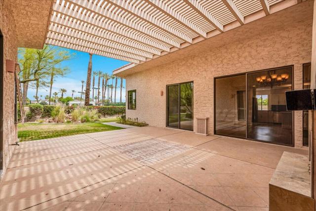45 Lincoln Place, Rancho Mirage CA: https://media.crmls.org/mediaz/cdd17c46-786b-4d51-9295-211d4d920386.jpg