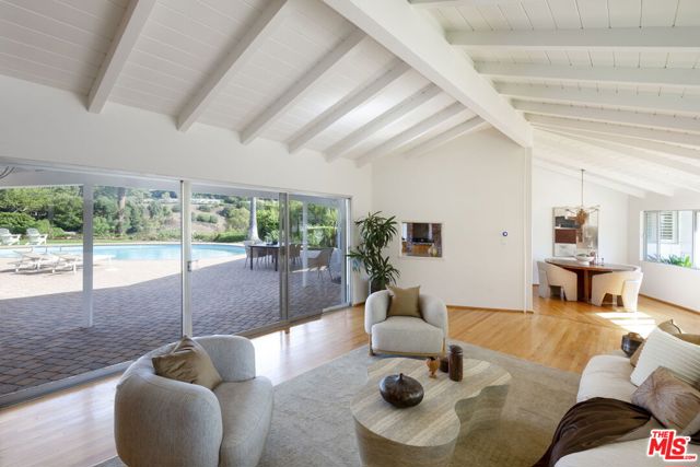 5 Caballeros Road, Rolling Hills, California 90274, 2 Bedrooms Bedrooms, ,3 BathroomsBathrooms,Residential,Sold,Caballeros,25585033