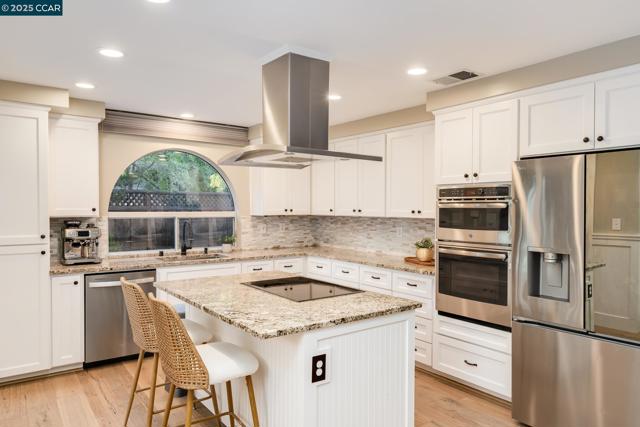 200 Hat Creek Ct, San Ramon CA: https://media.crmls.org/mediaz/cdd1c5bd-115c-4112-bad2-4154e4e03640.jpg
