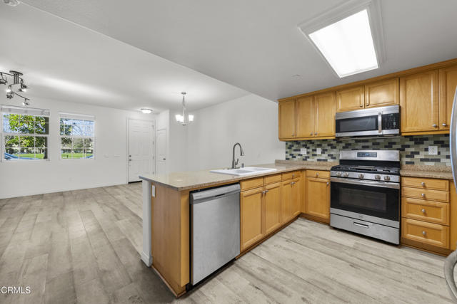 Detail Gallery Image 11 of 40 For 3016 Moonlight Park Ave, Oxnard,  CA 93036 - 3 Beds | 2/1 Baths