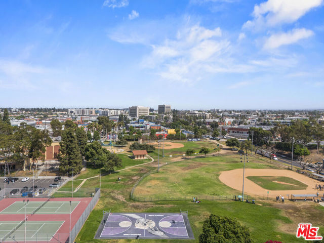 13 Pepper Court, Inglewood CA: https://media.crmls.org/mediaz/cdd24dc5-1a73-4468-b220-3b2724299f55.jpg