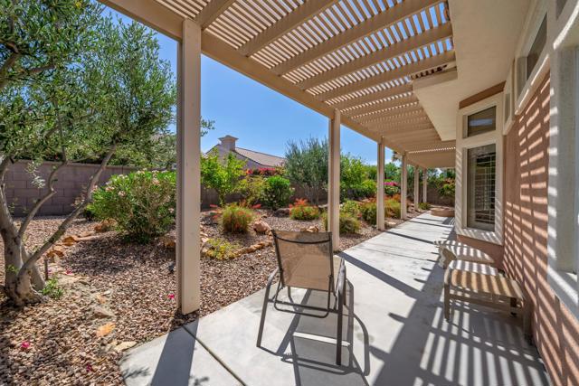 78123 Foxbrook Lane, Palm Desert CA: https://media.crmls.org/mediaz/cdd25866-4672-4be4-9ceb-6c09ba81d50d.jpg