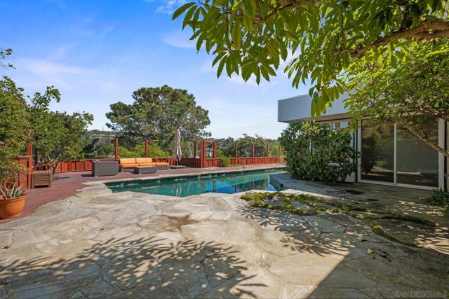 1640 El Paso Real, La Jolla CA: https://media.crmls.org/mediaz/cdd28bfc-8b34-4ce2-b572-bc280eb7fd2d.jpg