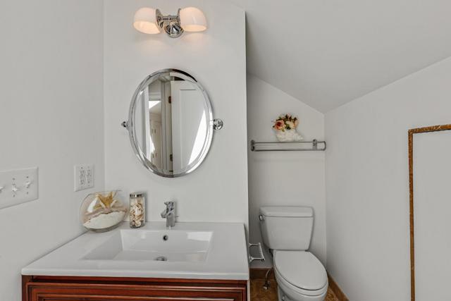 838 Walnut Avenue, Burlingame CA: https://media.crmls.org/mediaz/cdd2f5d4-fd79-4a1b-8fe1-d76be9247aa1.jpg