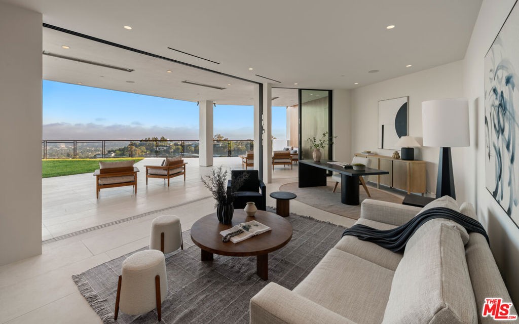 MLS #25570957 img 21