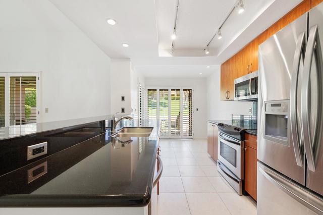 73481 Poinciana Place, Palm Desert CA: https://media.crmls.org/mediaz/cdd385f3-5be1-4092-8192-5d22759aac07.jpg