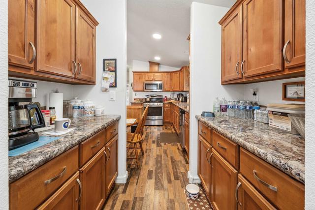 15420 Olde Highway 80, El Cajon CA: https://media.crmls.org/mediaz/cdd3a9b5-eeab-42d8-884a-655b4ea11c74.jpg