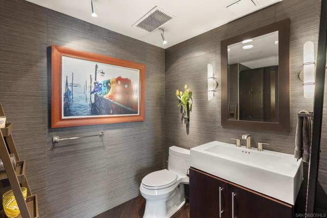 850 Beech St, San Diego CA: https://media.crmls.org/mediaz/cdd3e844-0f44-4321-aa8f-2f7e6cb79aa3.jpg