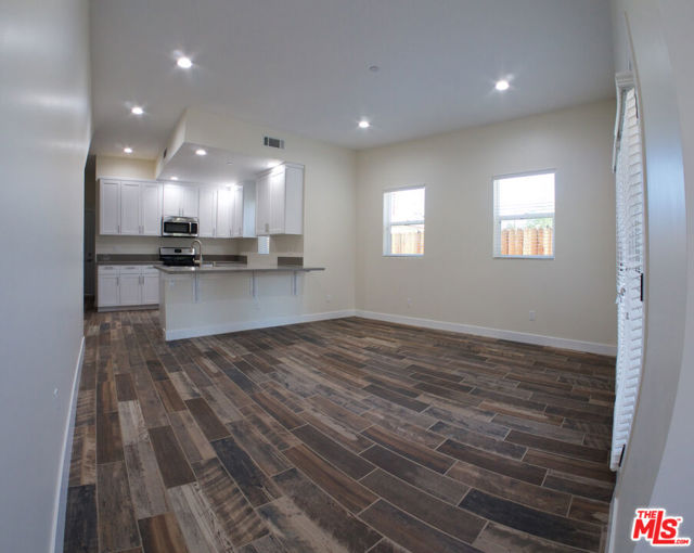 1207 W 37th Place, Los Angeles CA: https://media.crmls.org/mediaz/cdd45b3f-b501-4020-b7c5-f2b5edcb96df.jpg