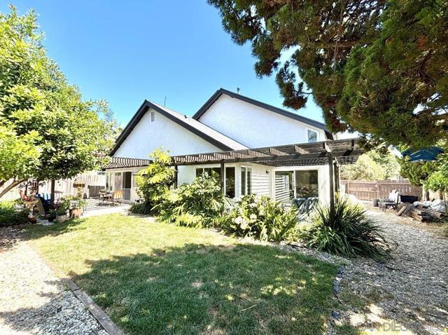 1554 Traveld Way, Encinitas CA: https://media.crmls.org/mediaz/cdd4b201-face-4972-b08a-4c1c198b809c.jpg