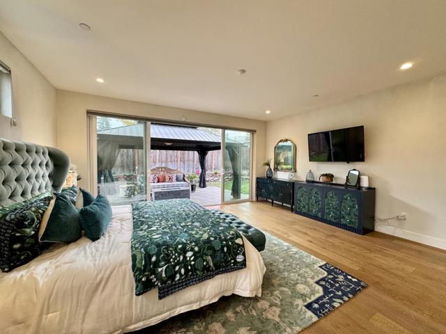16 Hillview Avenue, Redwood City CA: https://media.crmls.org/mediaz/cdd546e7-befc-4d50-8d02-3d00c0148365.jpg