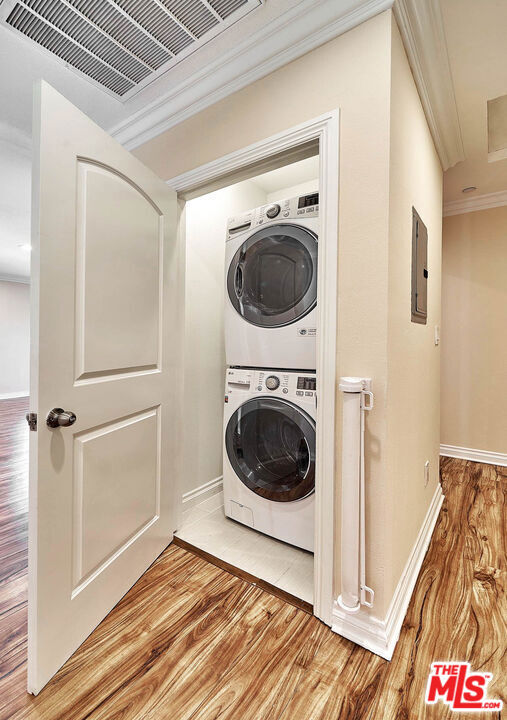 1142 S Mariposa Avenue, Los Angeles CA: https://media.crmls.org/mediaz/cdd5ab45-6d48-4b95-8ea6-5d4b8f38cb6e.jpg