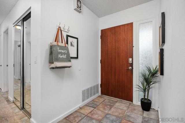 12753 Caminito Cancion, San Diego CA: https://media.crmls.org/mediaz/cdd5b0f0-dd77-499d-88de-e26f31de79a4.jpg