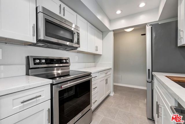 906 N Doheny Drive, West Hollywood CA: https://media.crmls.org/mediaz/cdd5cffc-9795-49dc-9368-3e00721750cc.jpg