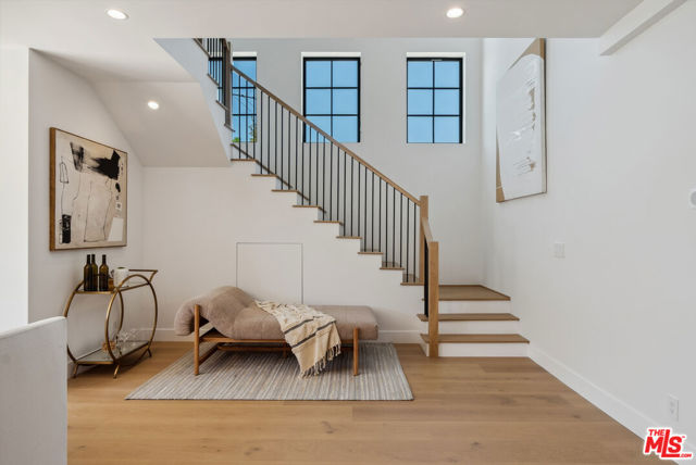 4949 Sancola Avenue, Toluca Lake CA: https://media.crmls.org/mediaz/cdd5e47d-61bd-4bbe-9e39-b1c1305170e9.jpg