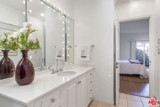 905 Berkeley Street, Santa Monica CA: https://media.crmls.org/mediaz/cdd72a03-1f14-49d3-b884-90bd2dfef0f8.jpg