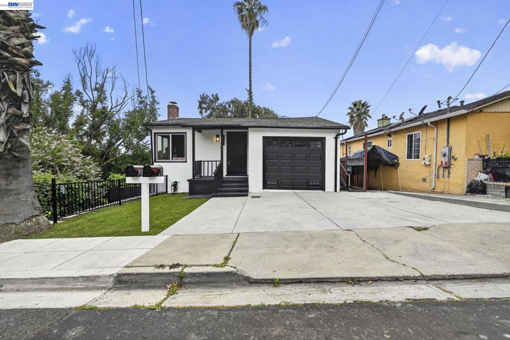24657 Leona Dr