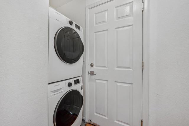 139 Pacchetti Way, Mountain View CA: https://media.crmls.org/mediaz/cdd7721f-5540-4926-b9a1-3613a2a36817.jpg