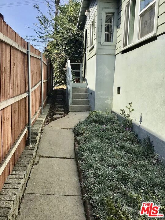 3734 Sawtelle Boulevard, Los Angeles CA: https://media.crmls.org/mediaz/cdd819d9-dfb8-4558-b058-8d3d882065ef.jpg