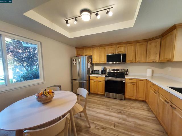 1936 Nero Ct, Walnut Creek CA: https://media.crmls.org/mediaz/cdd81a1d-9a77-4c64-90b5-a072a68fe028.jpg