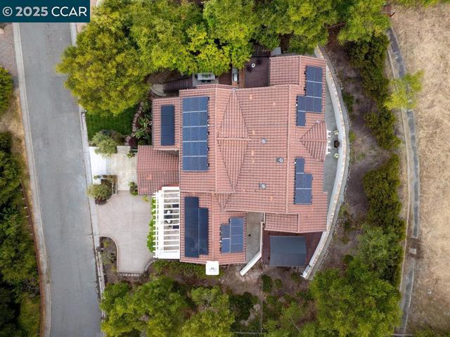 128 Oak Rd, Orinda CA: https://media.crmls.org/mediaz/cdd829c7-8959-4583-8753-6d9772be8426.jpg