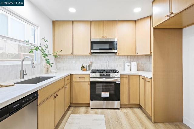 1511 Olive Ave, Richmond CA: https://media.crmls.org/mediaz/cdd8713e-f86b-4e81-994d-f660082d62e5.jpg