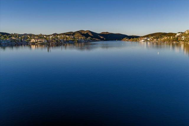 29795 Eagle Point Drive, Canyon Lake CA: https://media.crmls.org/mediaz/cdd8df2a-e9cc-4761-8858-7a221ea34f10.jpg