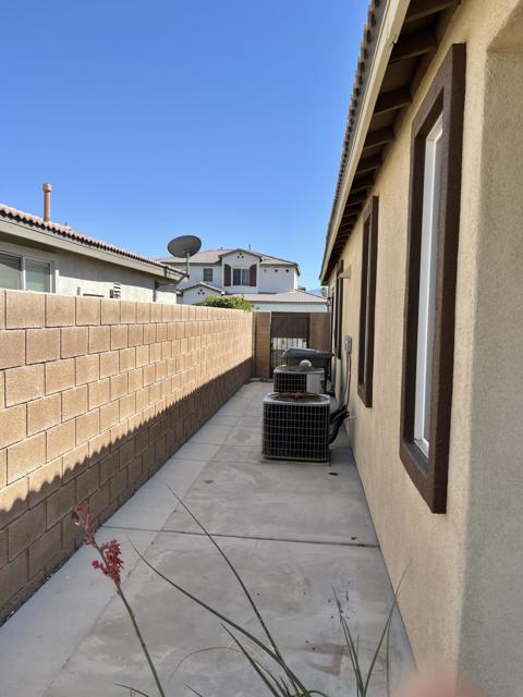 82602 Tivoli, Indio CA: https://media.crmls.org/mediaz/cdd8f1b6-4564-4797-a6c0-c7979a970736.jpg