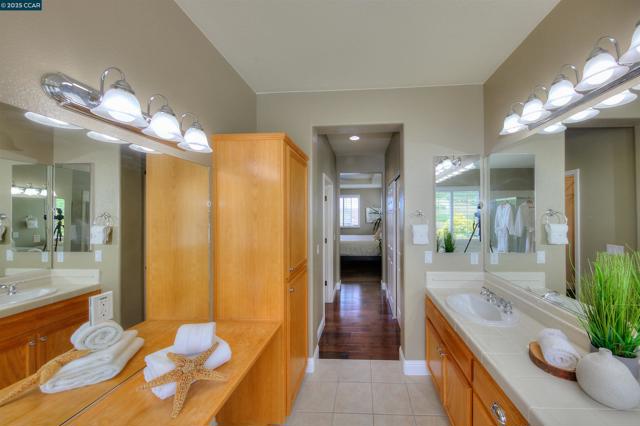 2927 Carlingford Ln, Vallejo CA: https://media.crmls.org/mediaz/cdd9900b-d912-44d2-9f0e-45e442b632e2.jpg
