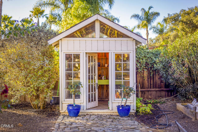 1419 Trusty Lane, Ojai CA: https://media.crmls.org/mediaz/cdd9af46-cd77-4b92-bc18-21c88e915676.jpg