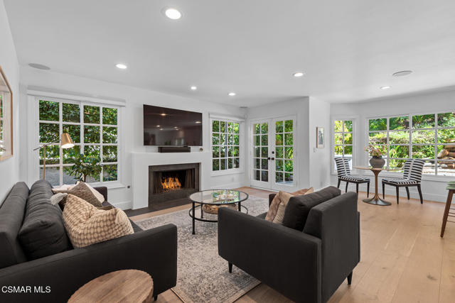 4799 Canterbury Street, Westlake Village CA: https://media.crmls.org/mediaz/cdd9d835-1ed9-4ceb-9013-17e6a9608324.jpg