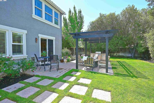 320 Oaks Bridge Pl, Pleasanton CA: https://media.crmls.org/mediaz/cdd9de69-3598-45fa-b245-95872e2c165d.jpg
