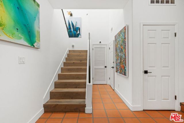 6435 Zumirez Drive, Malibu CA: https://media.crmls.org/mediaz/cdda5686-a724-4690-8f13-bf9f4b67a096.jpg