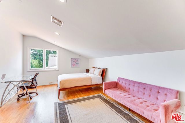 1410 Stradella Road, Los Angeles CA: https://media.crmls.org/mediaz/cddaea55-3d16-4c69-9b9f-e0c7becae09e.jpg