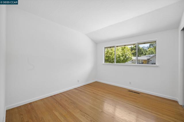 38 Oakdene Ct, Walnut Creek CA: https://media.crmls.org/mediaz/cddb68f9-fef9-488b-a7ed-208d3f118569.jpg