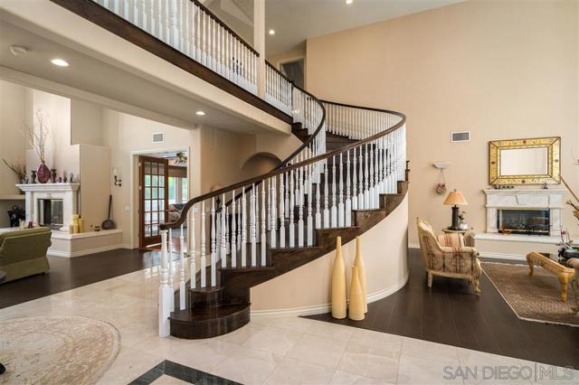 7302 Vista Rancho Ct., Rancho Santa Fe CA: https://media.crmls.org/mediaz/cddbf521-1cb2-4680-bbab-76c5afdddc22.jpg
