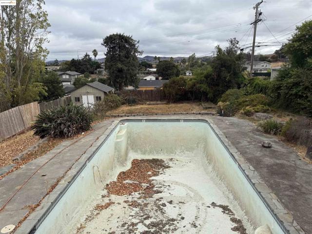 1118 Bush Avenue, Vallejo CA: https://media.crmls.org/mediaz/cddc2af6-e511-4950-9be3-579a4d4231ba.jpg