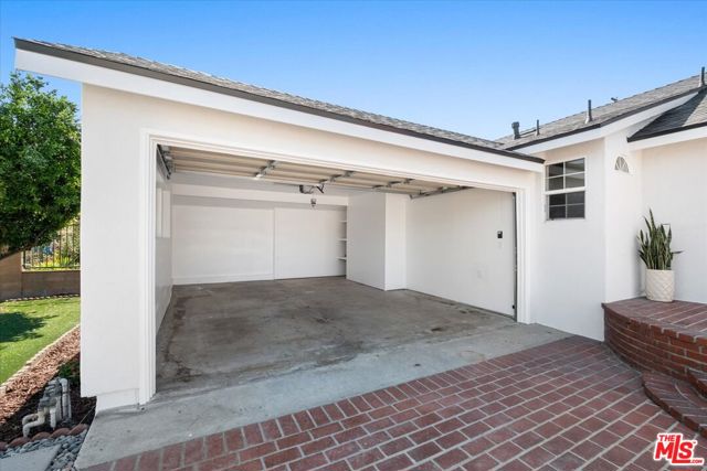 7045 Varna Avenue, North Hollywood CA: https://media.crmls.org/mediaz/cddd0edc-3bd6-47cf-9eb8-d2b4ed754edd.jpg