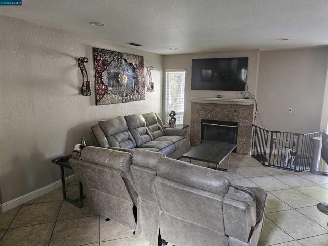 Image 4 of 37 For 4008 Galenez Way