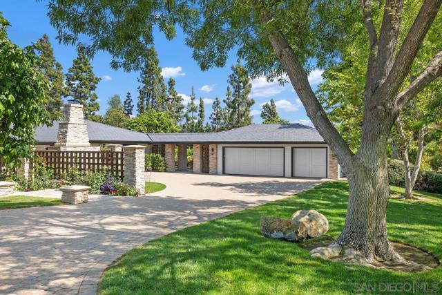 6351 Lago Lindo, Rancho Santa Fe CA: https://media.crmls.org/mediaz/cdddaa53-c41c-4d16-8375-8cd21043cdd5.jpg