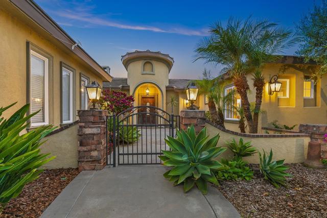 1508 Sequoia Lane, Vista CA: https://media.crmls.org/mediaz/cdde050e-0add-4adf-a005-ec5fc682e1b6.jpg
