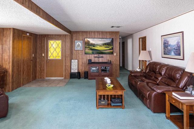 Detail Gallery Image 3 of 17 For 1490 S Orange #123,  El Cajon,  CA 92020 - 2 Beds | 2 Baths