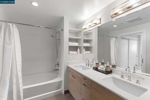 555 Ygnacio Valley Rd, Walnut Creek CA: https://media.crmls.org/mediaz/cdde9944-afc6-4c40-a108-dacaf47f26cf.jpg
