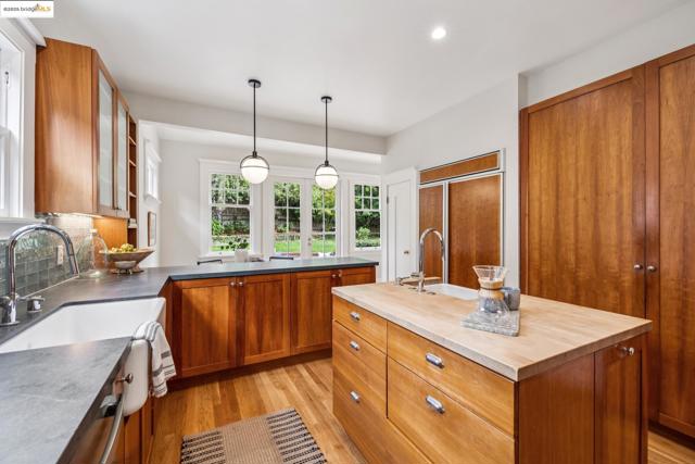 118 Hillside Ave, Piedmont CA: https://media.crmls.org/mediaz/cddebe42-73d9-47f5-8653-2ea8fd965c03.jpg