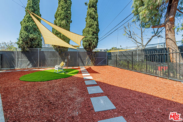 5633 La Mirada Avenue, Los Angeles CA: https://media.crmls.org/mediaz/cde01451-ecb4-4216-9a51-880a1ce684b0.jpg