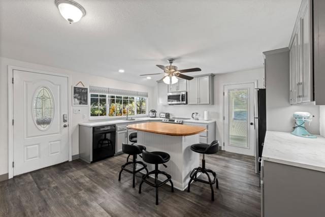 10395 Santa Teresa Boulevard, Gilroy CA: https://media.crmls.org/mediaz/cde054d8-7889-4d5e-b26e-5a3e2eda9fd4.jpg