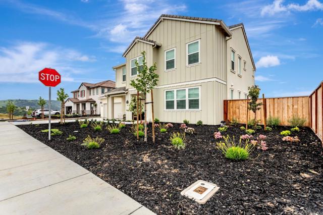 172 Vienna Way, Hollister CA: https://media.crmls.org/mediaz/cde0896a-e2ce-4610-b9fe-9e79e9541e49.jpg