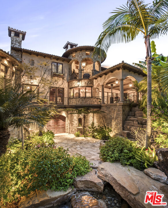 427 La Marina Drive, Camarillo CA: https://media.crmls.org/mediaz/cde0ba2f-930c-4029-a2e6-045933a16567.jpg