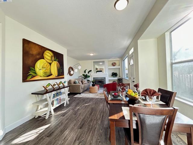 Image 11 of 57 For 2340 Brompton Ave